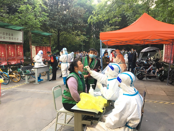 1649659194941250.jpg 图7 做核酸.jpg