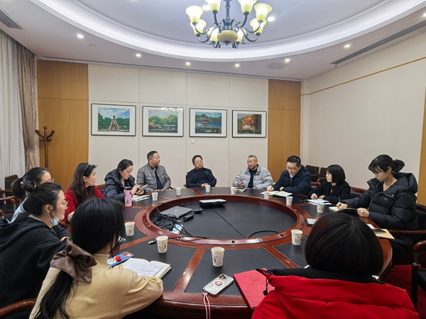 图2 部门内部研讨1.jpg