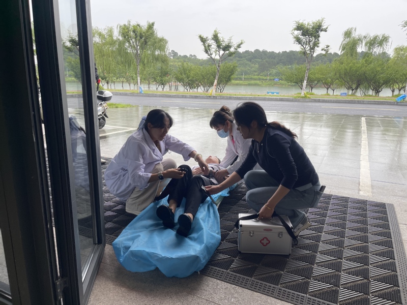 江苏科技大学开展防汛应急预案演练2.jpg