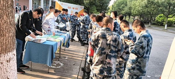 1764902559305291.png “尚德守法,共享食安”主题宣传活动现场.png